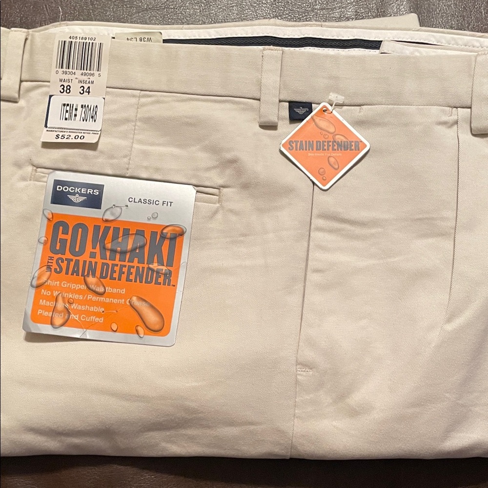 Dockers Men's Classic Fit Khaki Chinos